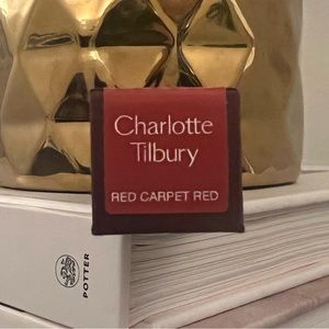 CHARLOTTE TILBURY Matte Revolution Lipstick RED CARPET RED 3.5g / 0.12oz